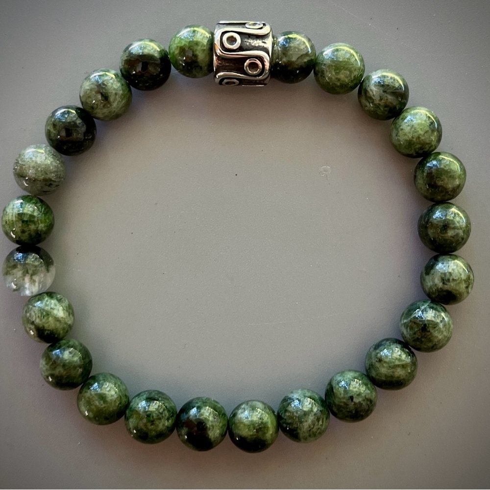 Green Chrome Diopside Handcrafted Bead Bracelet - Picture 4 of 5